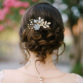 inSowni cluster of U-shaped flower pins illustrating secure hold in updos