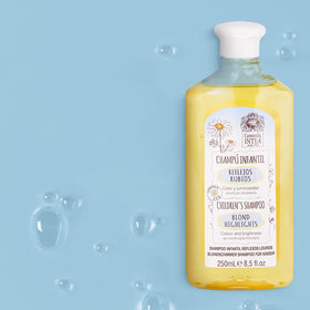 Intea conditioner texture dollop showing creamy hydration and detangling