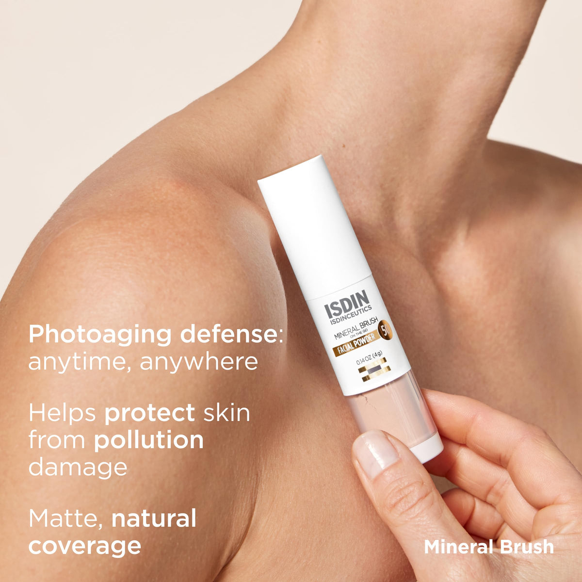 ISDIN brush applying powder to face for reduced shine and even tone