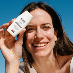 ISDIN Eryfotona Ageless texture close-up highlighting creamy mineral finish