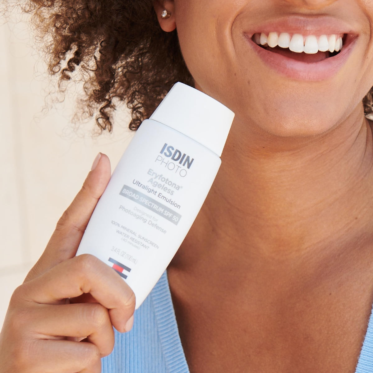 ISDIN Eryfotona cream texture close-up demonstrating lightweight feel