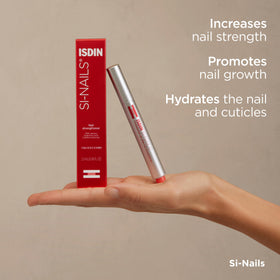ISDIN Si-Nails smooth texture on surface highlighting non-greasy finish