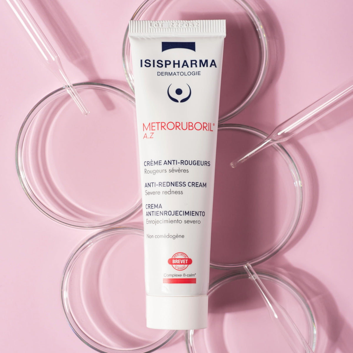 IsisPharma cream texture close-up showing lightweight spreadability and soothing feel