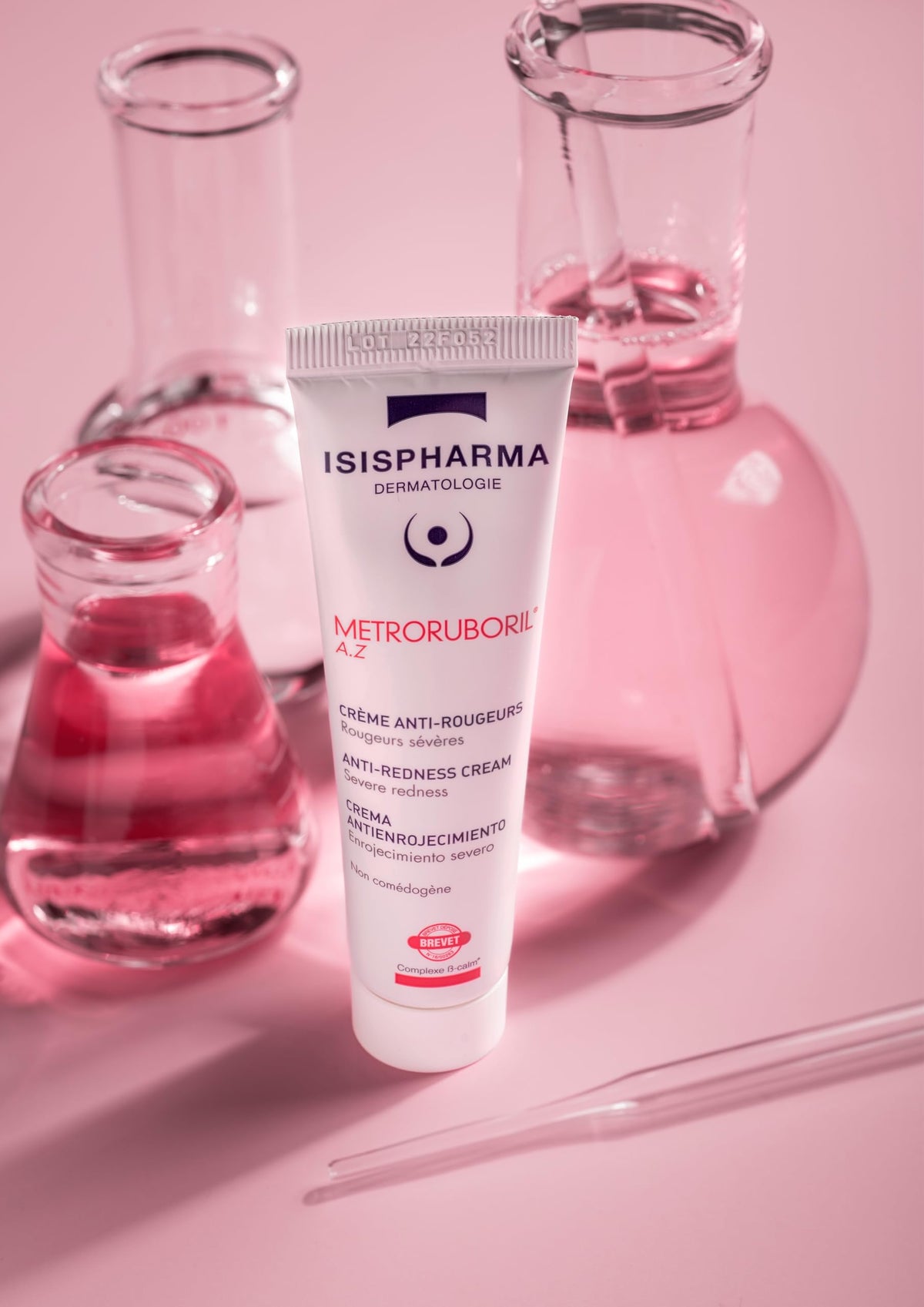 IsisPharma ingredient label close-up showing 15% azelaic acid and CALM complex details