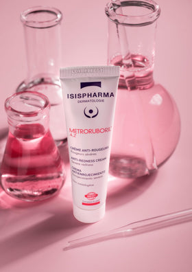 IsisPharma ingredient label close-up showing 15% azelaic acid and CALM complex details