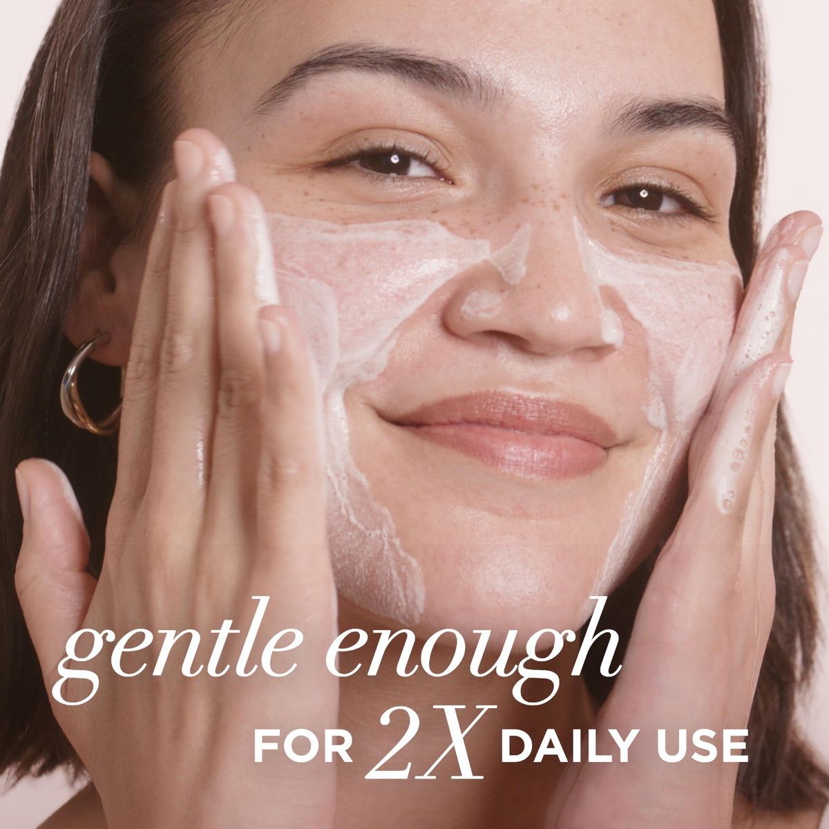 IT Cosmetics travel cleanser cap and nozzle detail for easy, leak-resistant dispensing