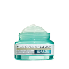 IT Cosmetics front packaging showing jar and branding, highlights oil-control benefit