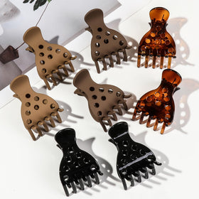 Ivyu clip securing hair during plopping to enhance curl definition benefit