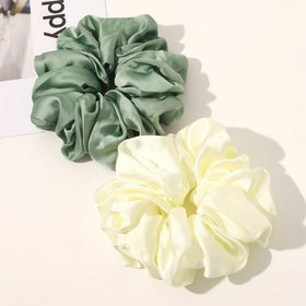 Ivyu scrunchie securing a loose ponytail on long hair to show gentle hold