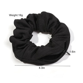 Ivyu holding hair in a ponytail demonstrating non-slip grip