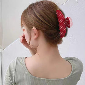 Ivyu holding fine hair half-up style shows gentle secure grip
