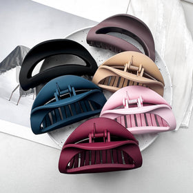 ivyu in use holding thick hair in a secure bun for comfortable all-day wear