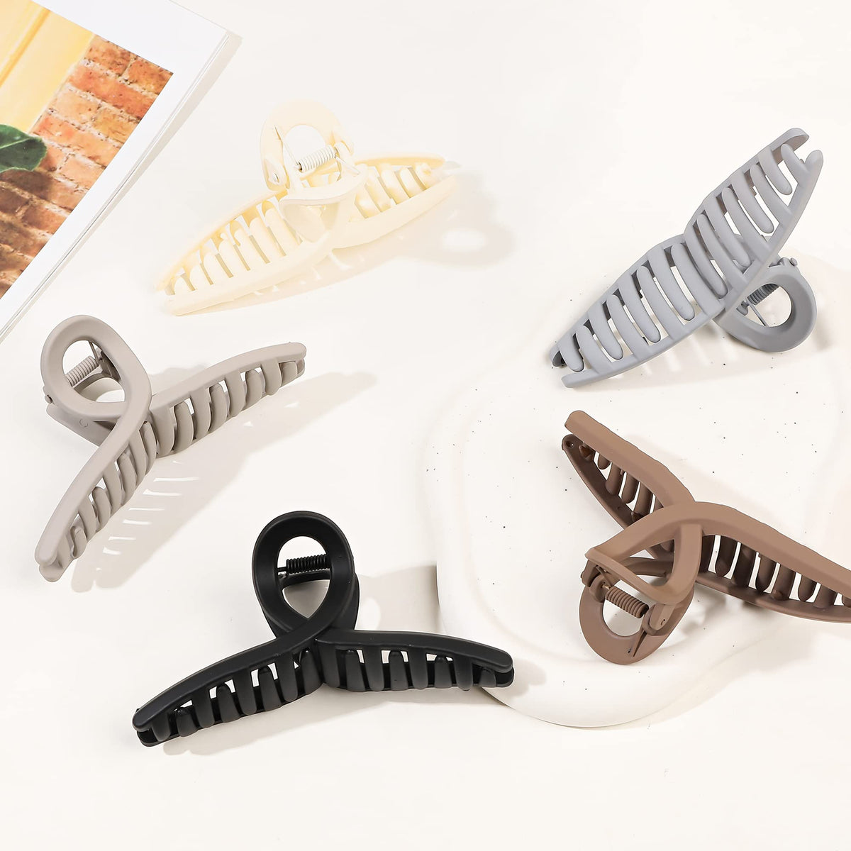 Ivyu clip securing a half-up on curly hair to reduce slippage