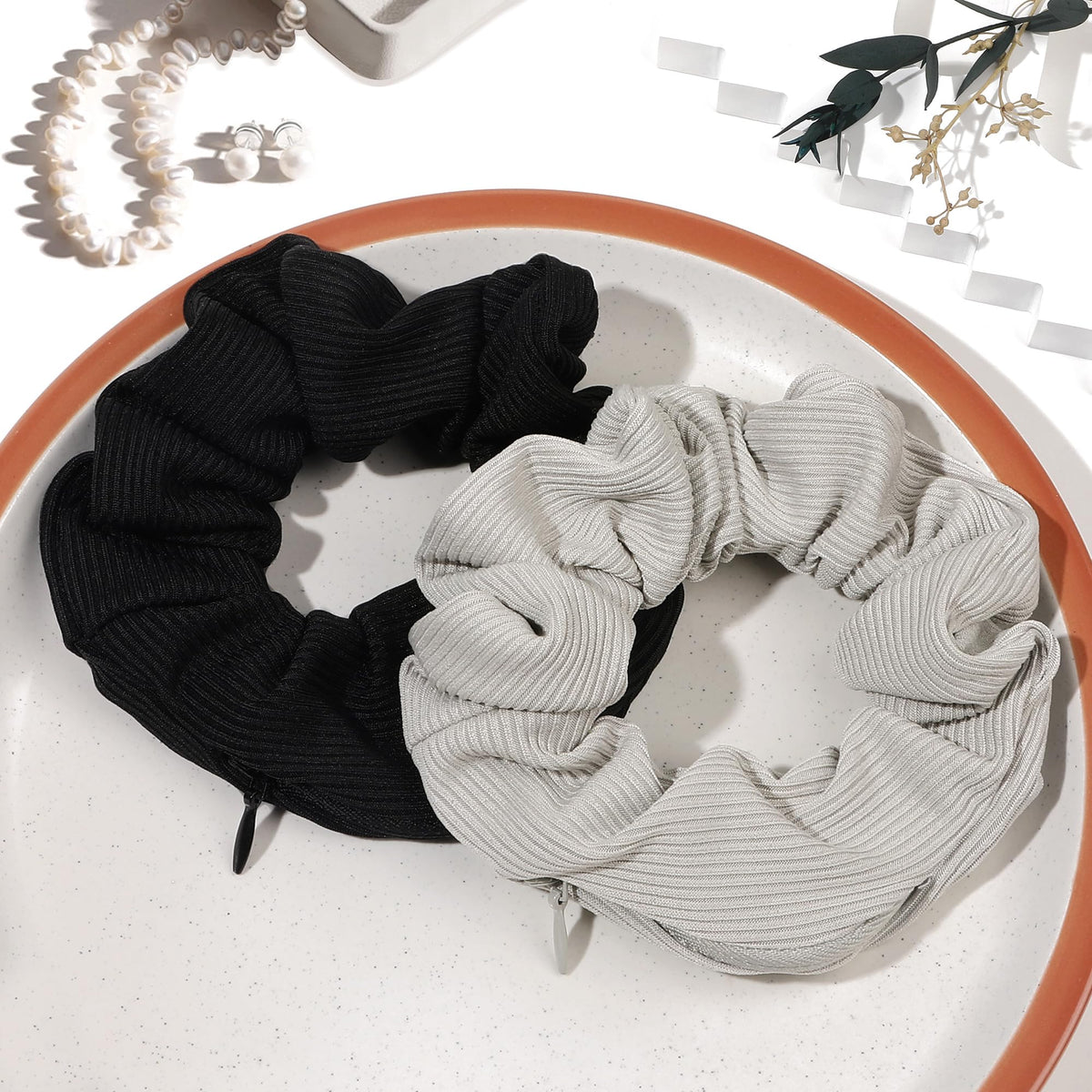 Ivyu open pocket with lipstick and cash illustrating convenient storage