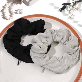 Ivyu open pocket with lipstick and cash illustrating convenient storage