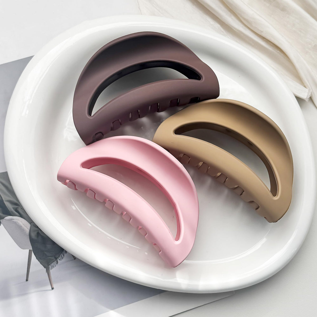 ivyu texture touch still life displaying flexible silicone material that resists cracking