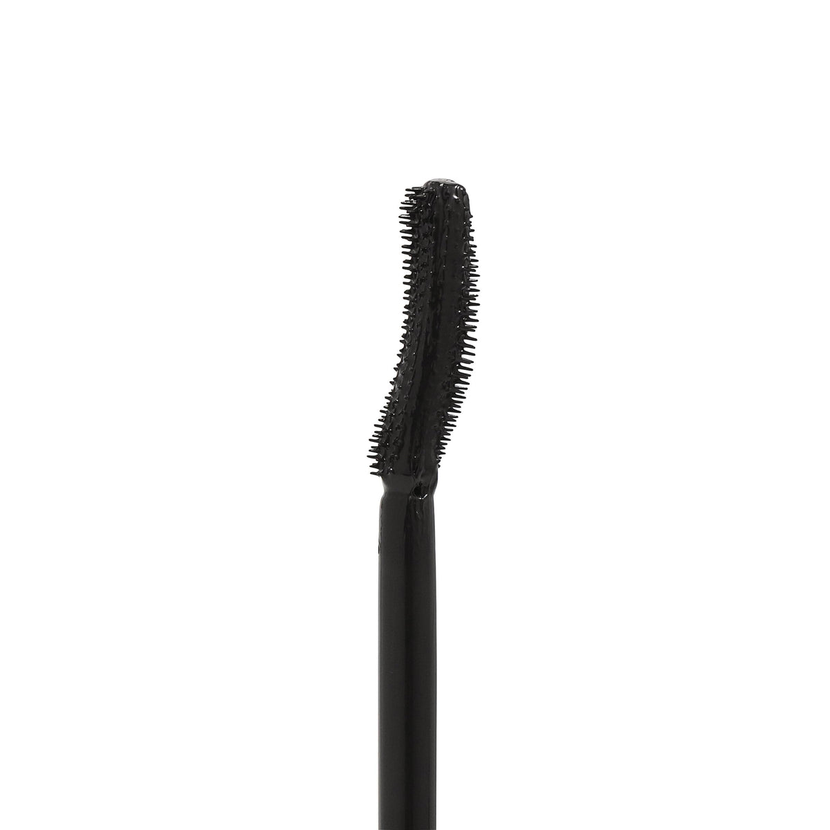 IZME argan oil mascara applied on lashes in lifestyle shot for lifted look