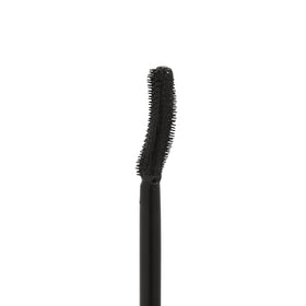 IZME argan oil mascara applied on lashes in lifestyle shot for lifted look