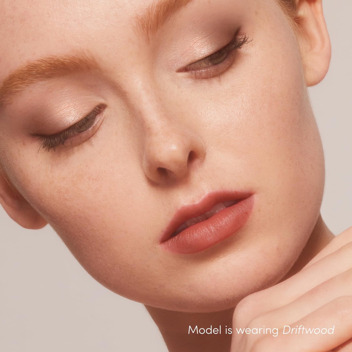 jane iredale eye shadow application on lid demonstrating easy blending
