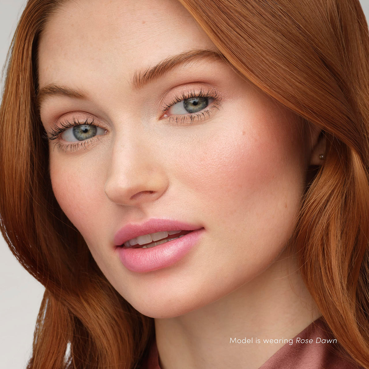 jane iredale close-up texture revealing creamy, blendable powder finish for smooth application