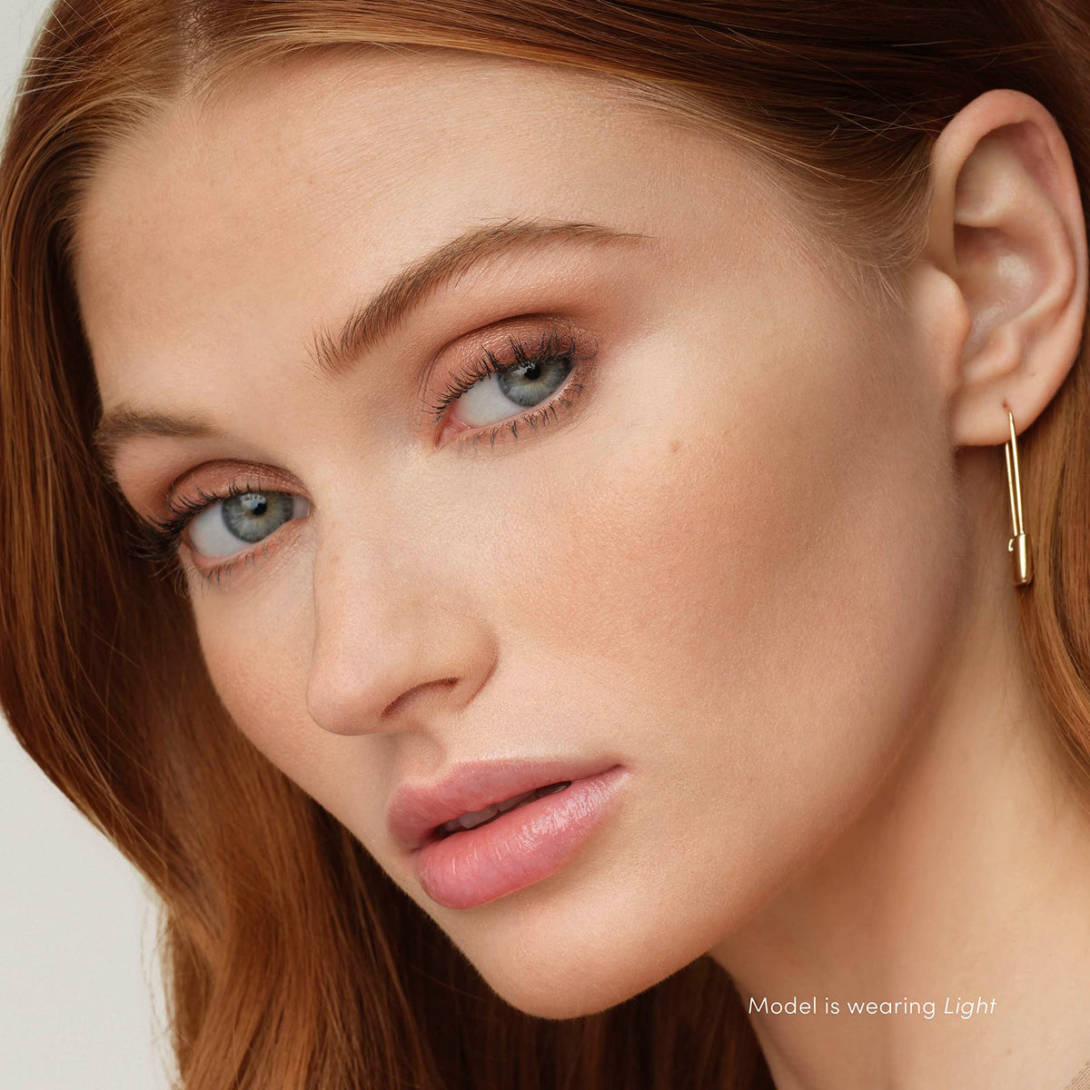 jane iredale close-up powder texture swatch highlighting blendability
