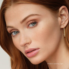 jane iredale close-up powder texture swatch highlighting blendability