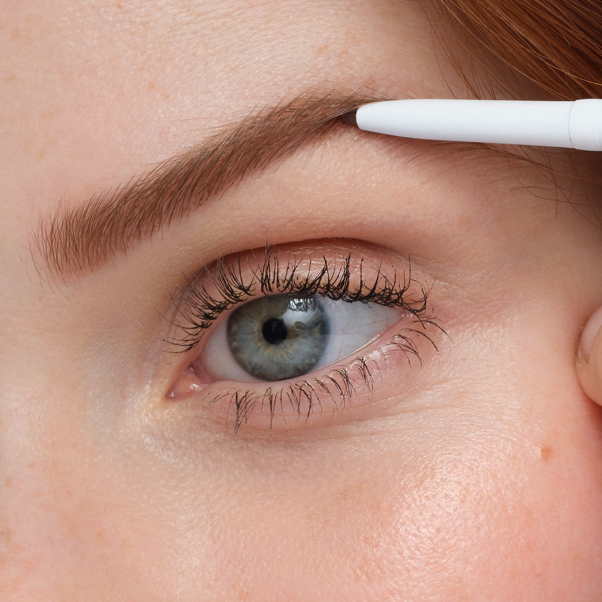 jane iredale pencil in use defining brows for natural daytime polish