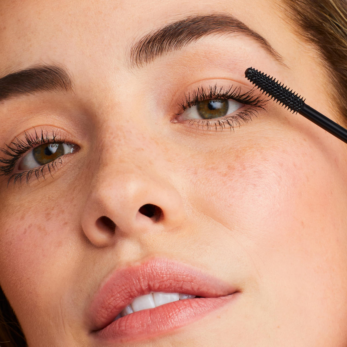 jane iredale tapered brush close-up lifting lashes for precise definition