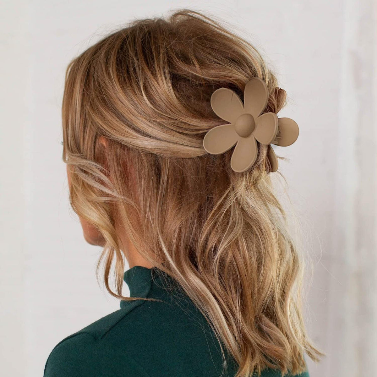 JANFUN clips styled with brunch outfit, decorative accessory and outfit matching benefit