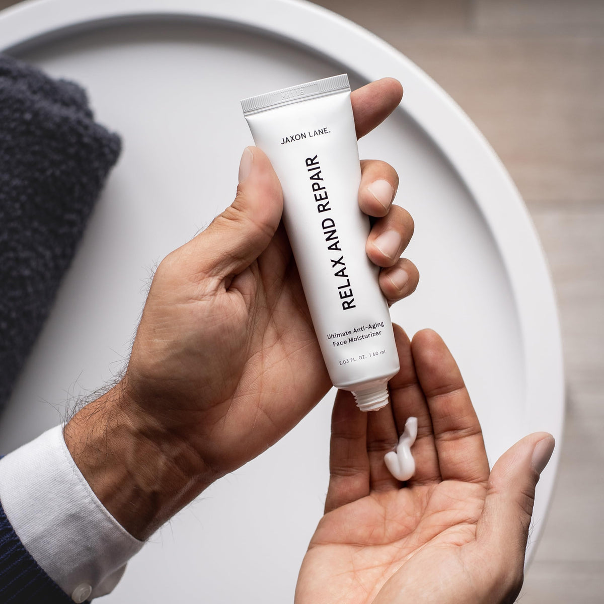 JAXON LANE application under-eye demo reducing puffiness appearance
