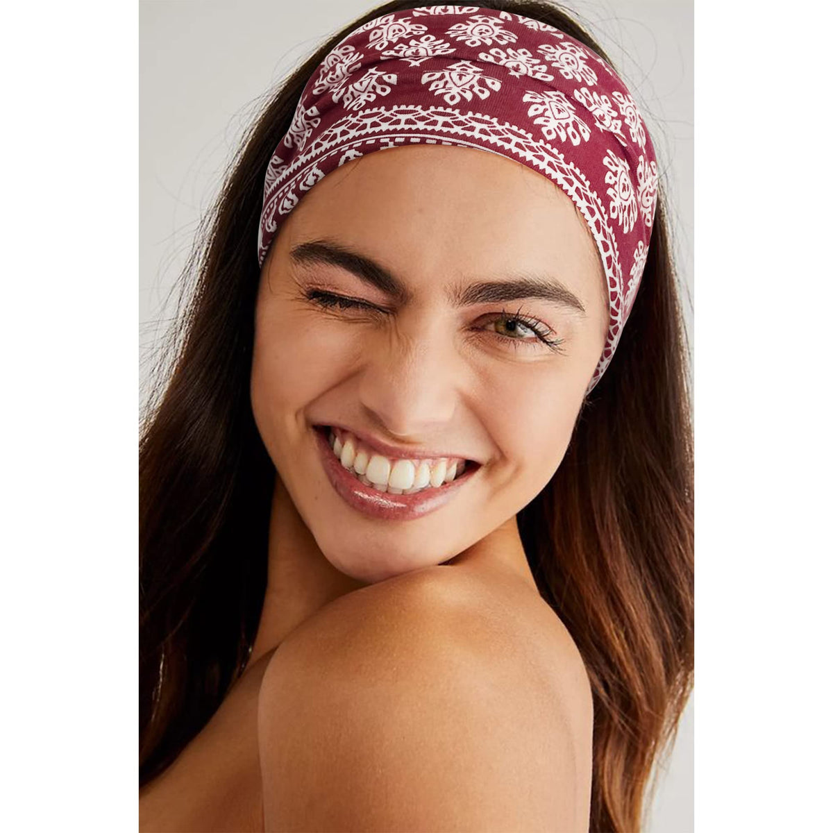 Jesries headband in gym use showing non-slip performance during workouts