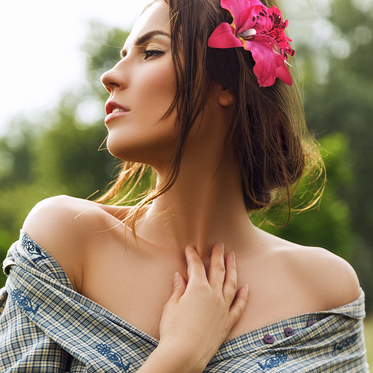 Jexine on model wearing clip in beach hairstyle for tropical flair