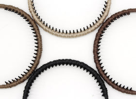JOBAND close-up of plastic teeth demonstrating grip and gentle hold on hair