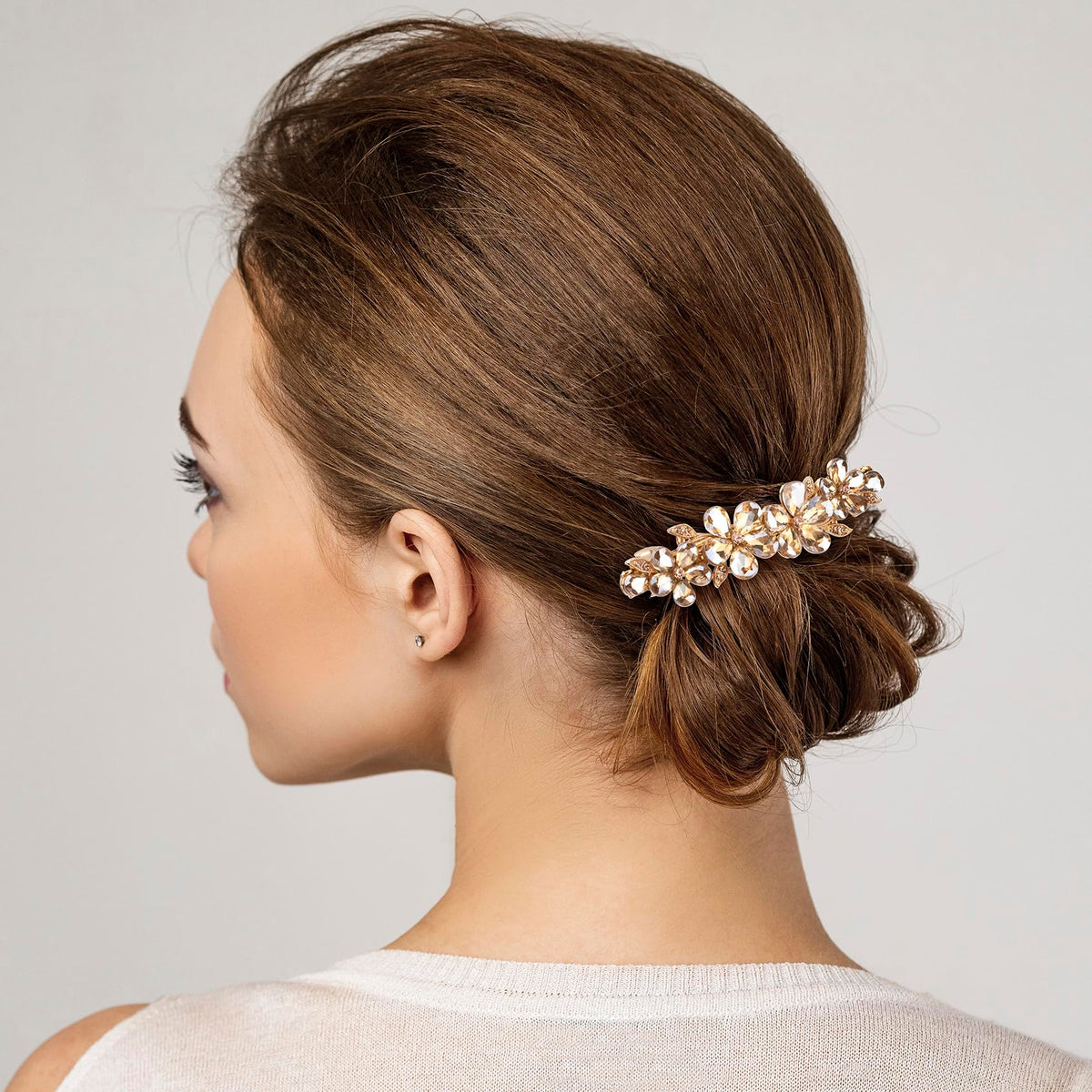 Joez Wonderful lifestyle image of bride holding clip for pre-wedding use