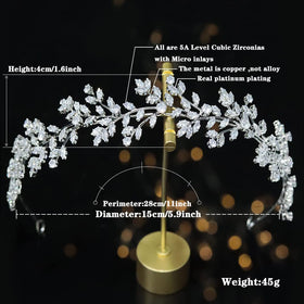 Jorsnovs scale comparison on hand illustrating lightweight 45g comfort and size
