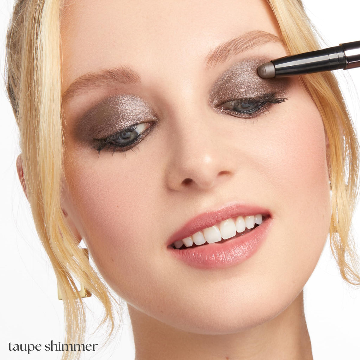 Julep built-in smudger detail for blending edges and creating smoky definition
