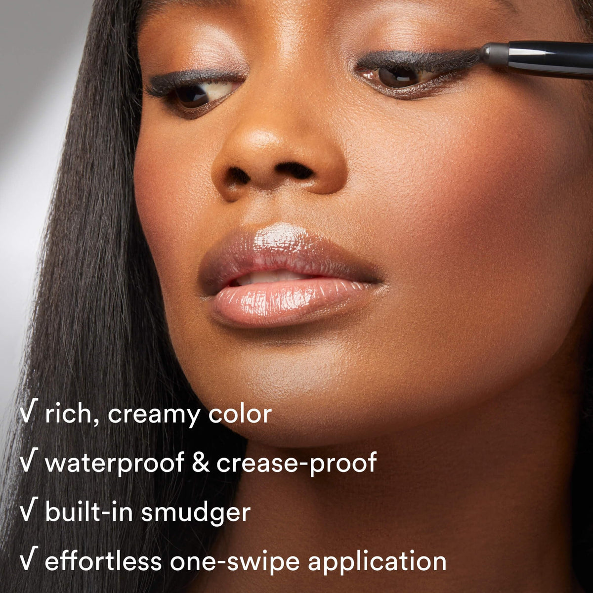 Julep Evergreen Shimmer blended into smoky eye to show easy smudging and hold