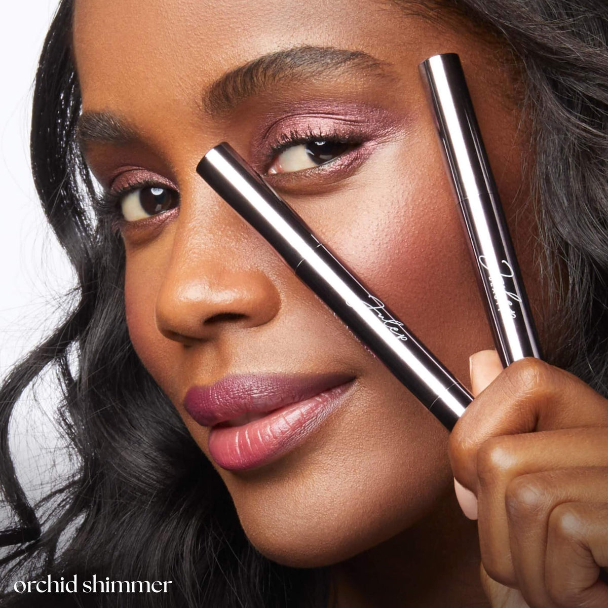 julep application on eyelid demonstrating crease-proof shimmer and blendability