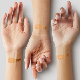 JUNG SAEM MOOL applying cushion to model cheek for natural radiant coverage benefit