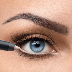 K7L pencil applied to model waterline brightening eyes