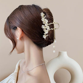 Kemmintvn detailed shot of three cascading pearl tassels showing movement and shimmer