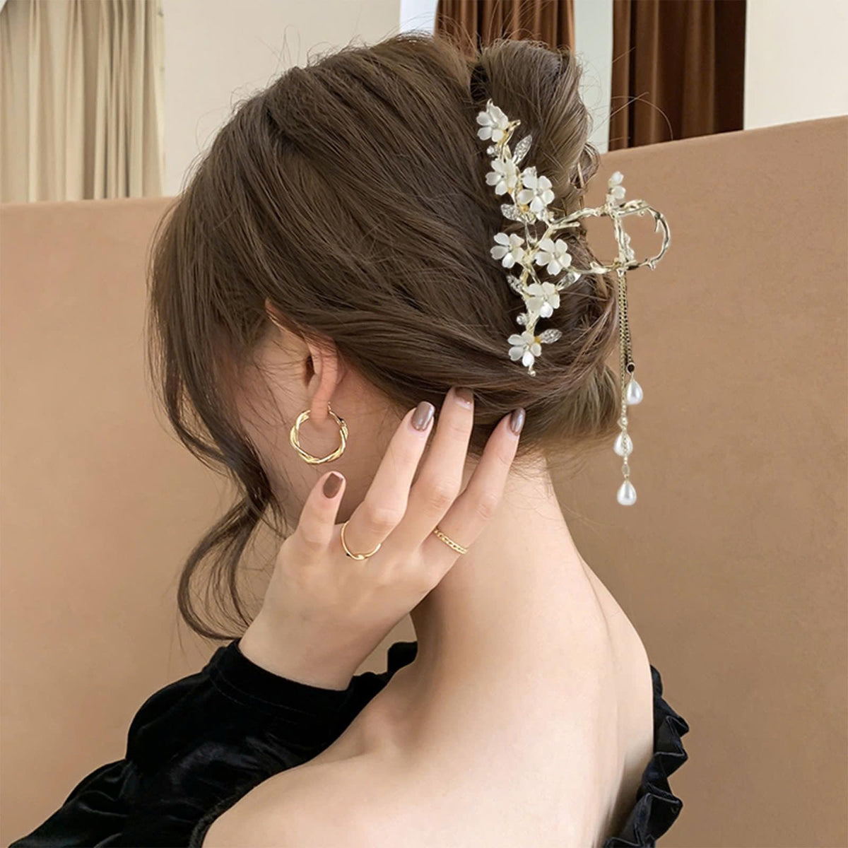 Kemmintvn side profile showing curved clip shape for comfortable secure fit on head