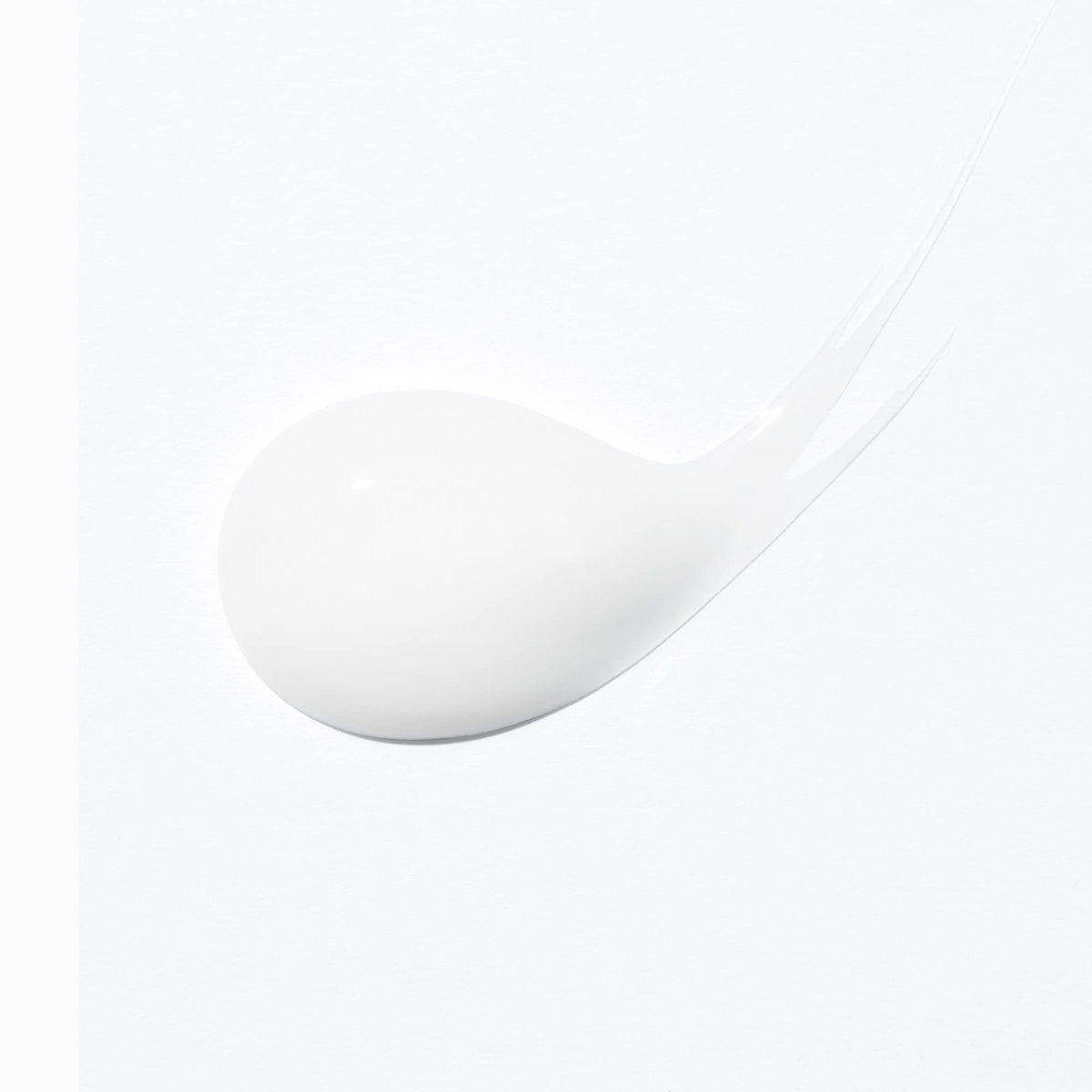 KÉRASTASE next to hand to show 5.07 fl oz size and scale