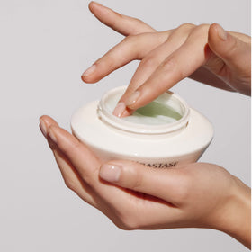 KÉRASTASE label and ingredients detail, reassures formula transparency benefit