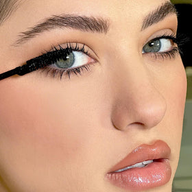 Kevyn Aucoin before and after lashes showing visible volume