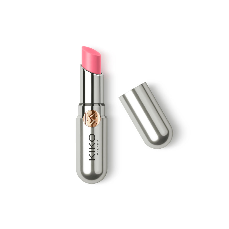 Kiko Milano front packaging showing metallic pen and KK seal, elegant travel-ready benefit