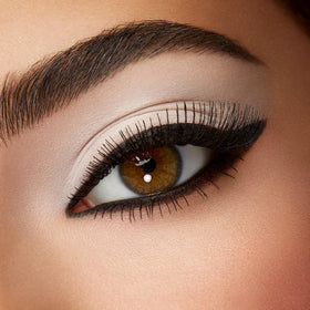 Kiko Milano eyeshadow 37 worn in a lifestyle look benefit: versatile day-to-night style