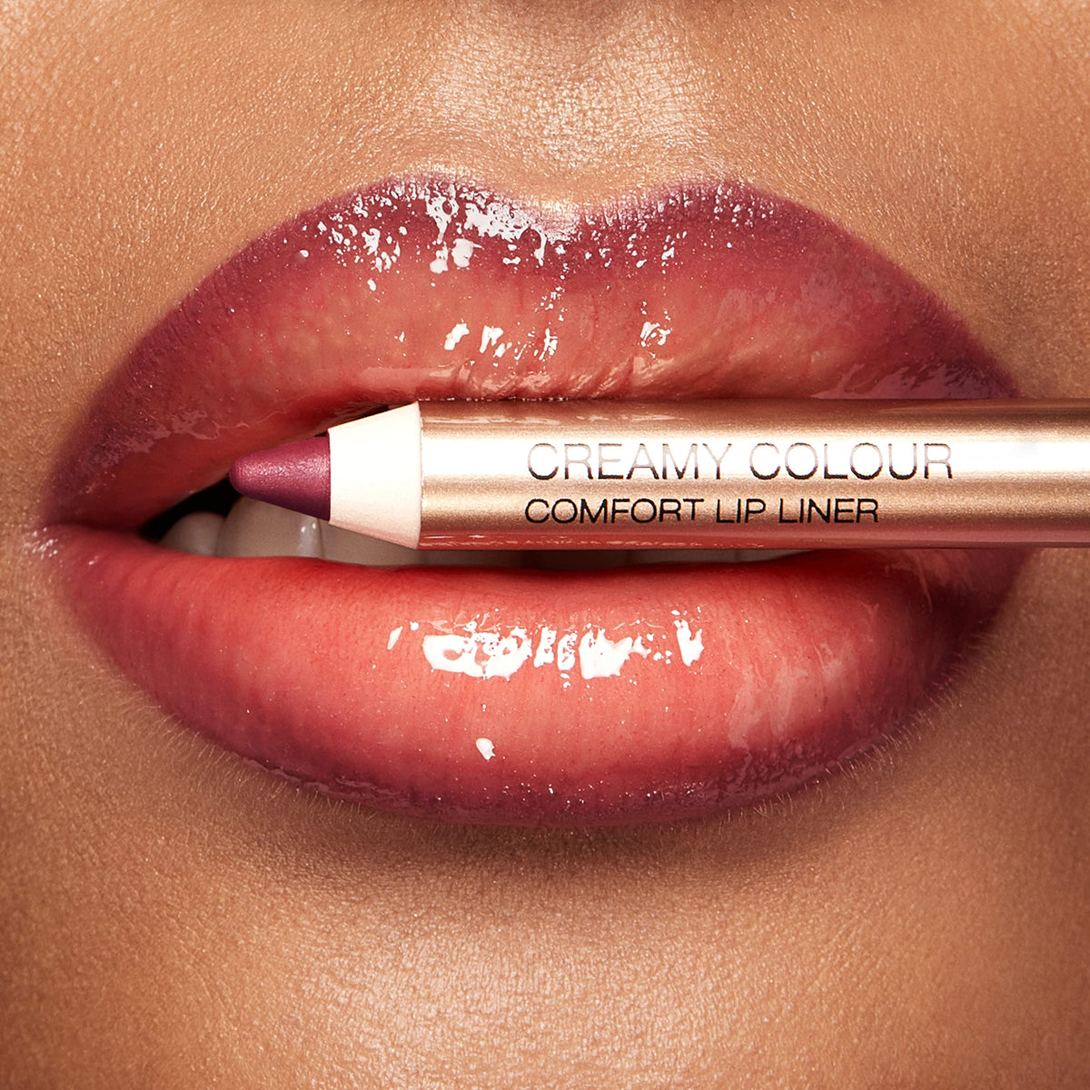 KIKO Milano lip liner 06 applied on lips illustrating precise contour and long-lasting hold