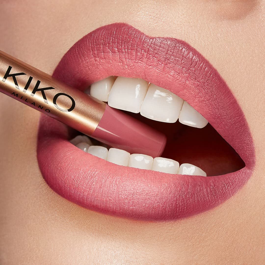 KIKO Milano lip liner application on lips demonstrating clean contour and improved lipstick hold