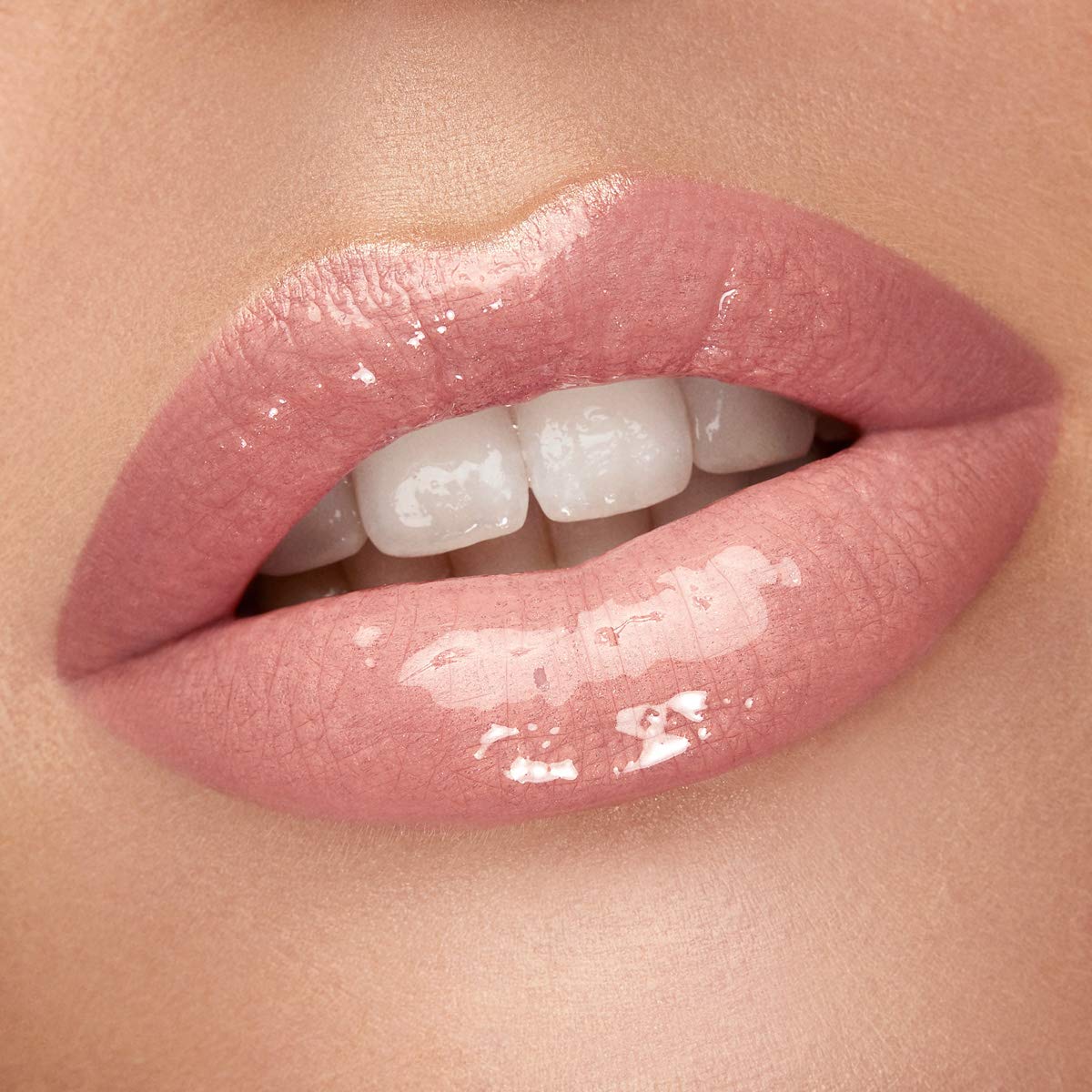 KIKO MILANO product applied on model lips demonstrating vibrant color and radiant shine